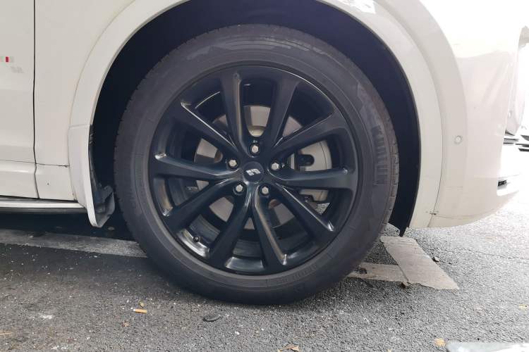 Used Li Auto ONE 2020 Extended-Range 6-Seater Version Right Front Wheel Hub