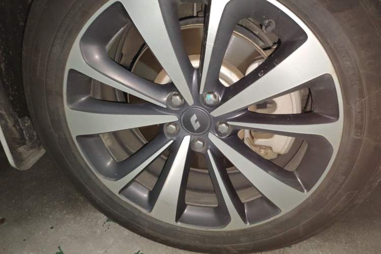 Used Li Auto ONE 2020 Extended-Range 6-Seater Version Right Front Wheel Hub