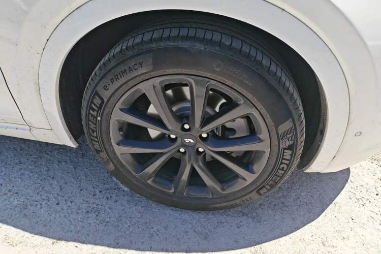 Used Li Auto ONE 2020 Extended-Range 6-Seater Version Right Front Wheel Hub