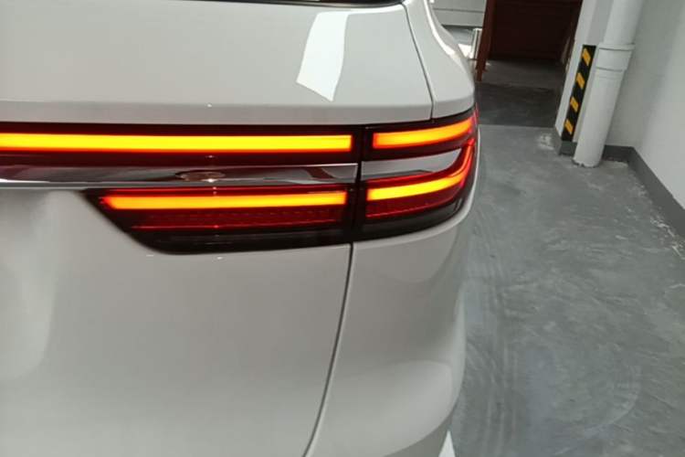 Used Li Auto ONE 2020 Extended-Range 6-Seater Version Right Rear Taillight