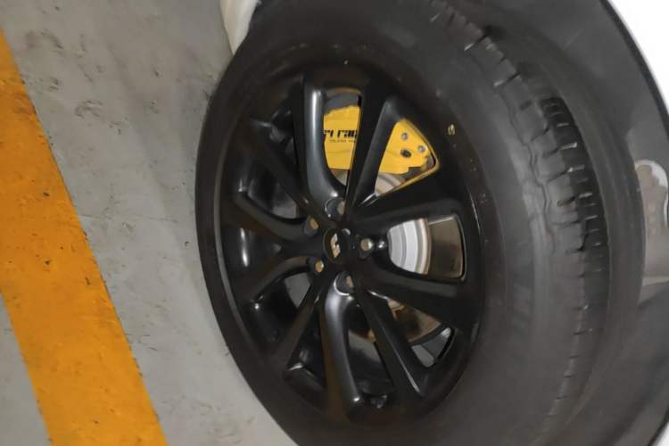 Used Li Auto ONE 2020 Extended-Range 6-Seater Version Right Rear Wheel Hub