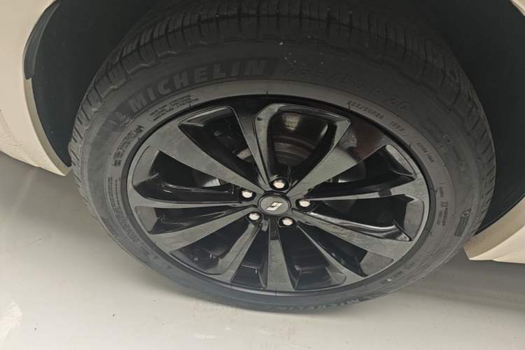 Used Li Auto ONE 2020 Extended-Range 6-Seater Version Right Rear Wheel Hub