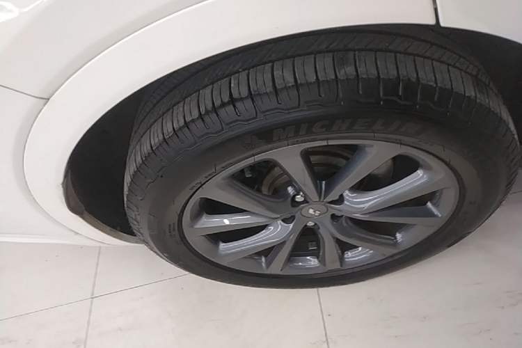 Used Li Auto ONE 2020 Extended-Range 6-Seater Version Right Rear Wheel Hub