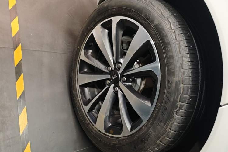 Used Li Auto ONE 2020 Extended-Range 6-Seater Version Right Rear Wheel Hub