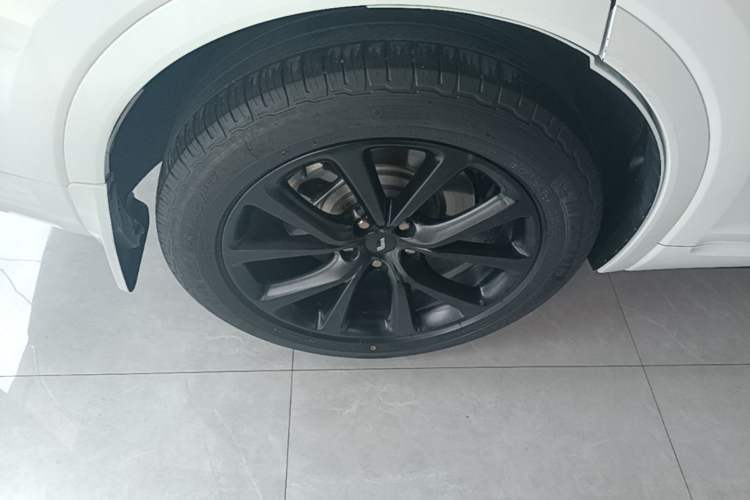 Used Li Auto ONE 2020 Extended-Range 6-Seater Version Right Rear Wheel Hub
