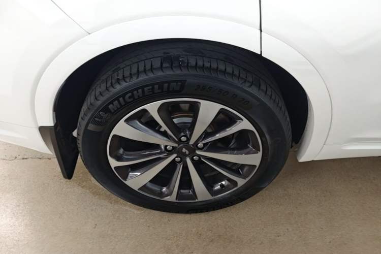 Used Li Auto ONE 2020 Extended-Range 6-Seater Version Right Rear Wheel Hub