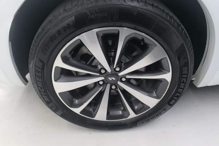 Used Li Auto ONE 2020 Extended-Range 6-Seater Version Right Rear Wheel Hub