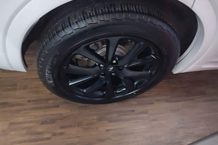 Used Li Auto ONE 2020 Extended-Range 6-Seater Version Right Rear Wheel Hub