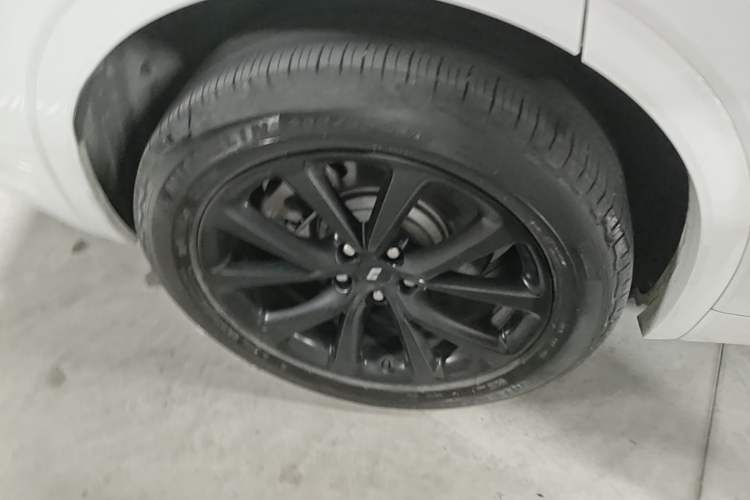 Used Li Auto ONE 2020 Extended-Range 6-Seater Version Right Rear Wheel Hub