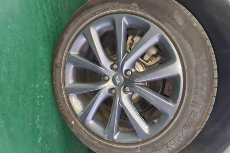 Used Li Auto ONE 2020 Extended-Range 6-Seater Version Right Rear Wheel Hub