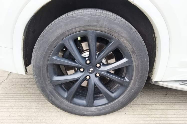 Used Li Auto ONE 2020 Extended-Range 6-Seater Version Right Rear Wheel Hub