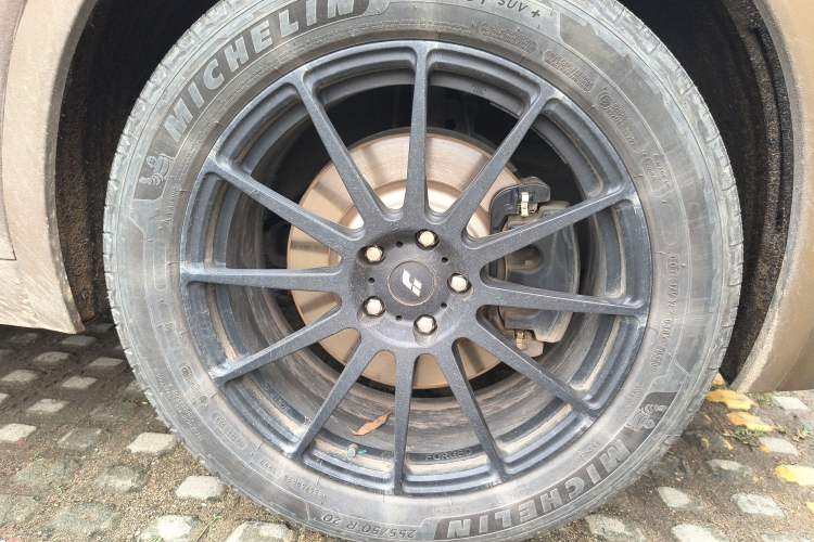 Used Li Auto ONE 2020 Extended-Range 6-Seater Version Right Front Wheel Hub