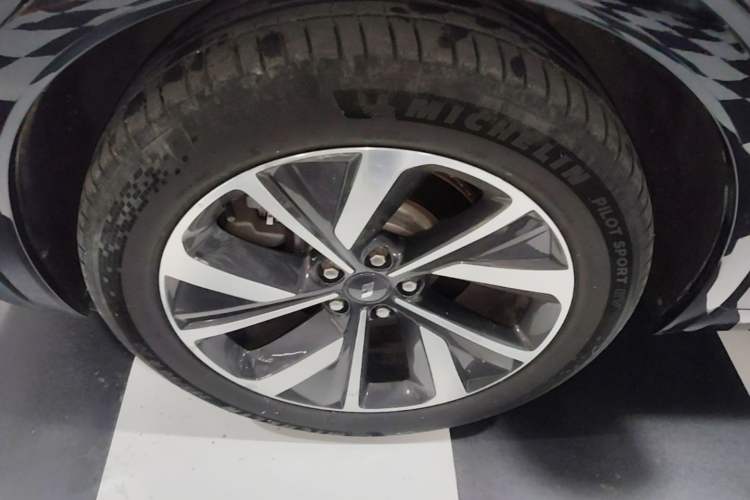 Used Li Auto ONE 2021 Extended-Range 6-Seater Version Exterior 4