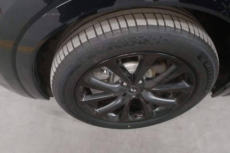 Used Li Auto ONE 2021 Extended-Range 6-Seater Version Exterior 4
