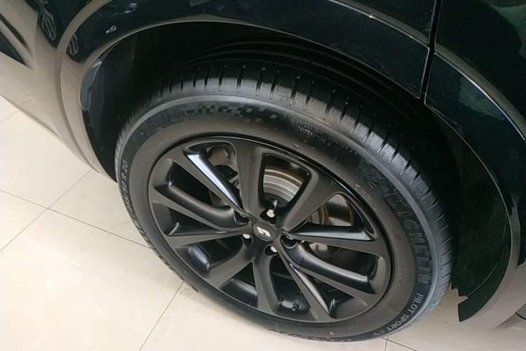Used Li Auto ONE 2021 Extended-Range 6-Seater Version Exterior 5