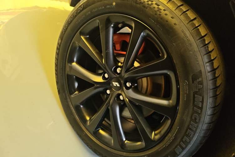 Used Li Auto ONE 2021 Extended-Range 6-Seater Version Exterior 5
