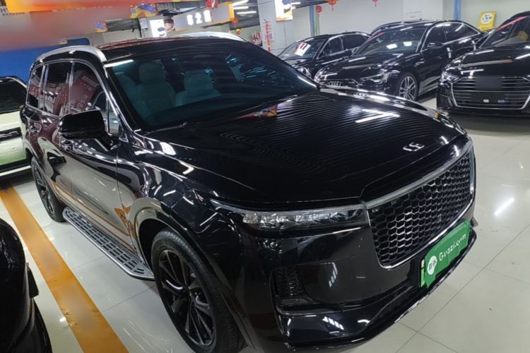 Used Li Auto ONE 2021 Extended-Range 6-Seater Version Front Right 45 Deg