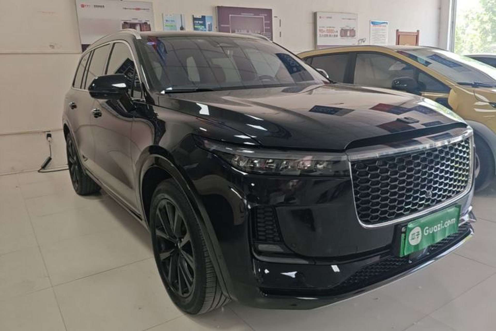 Used Li Auto ONE 2021 Extended-Range 6-Seater Version Front Right 45 Deg