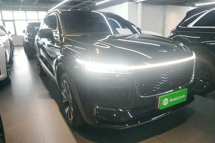 Used Li Auto ONE 2021 Extended-Range 6-Seater Version Front Right 45 Deg