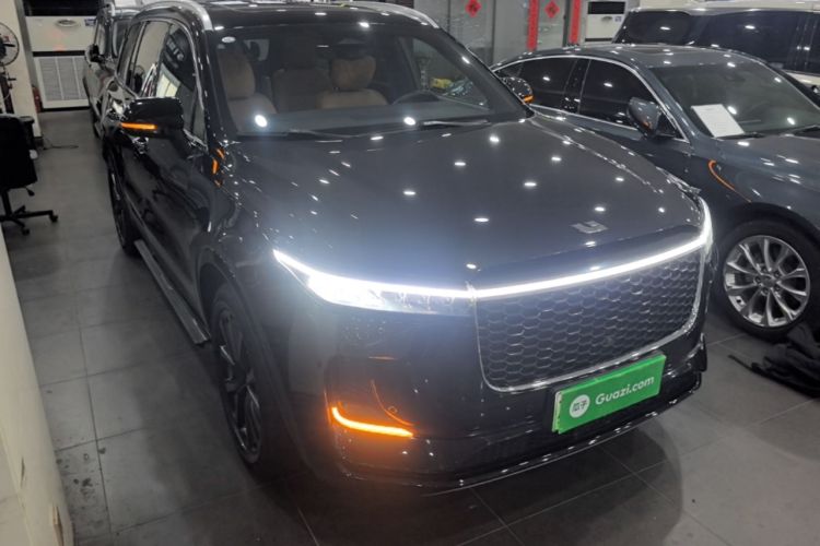 Used Li Auto ONE 2021 Extended-Range 6-Seater Version Front Right 45 Deg