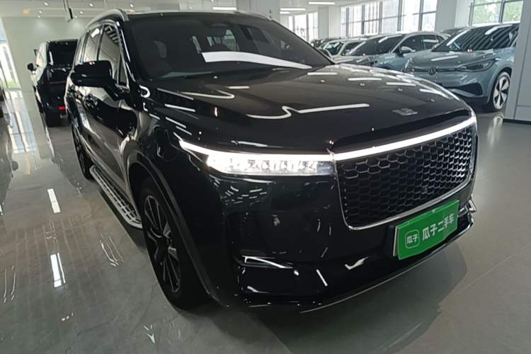 Used Li Auto ONE 2021 Extended-Range 6-Seater Version Front Right 45 Deg