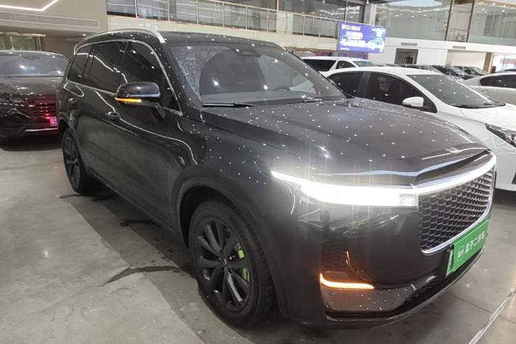 Used Li Auto ONE 2021 Extended-Range 6-Seater Version Front Right 45 Deg