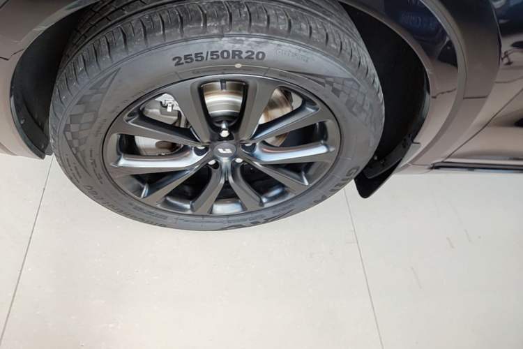 Used Li Auto ONE 2021 Extended-Range 6-Seater Version Left Front Wheel Hub