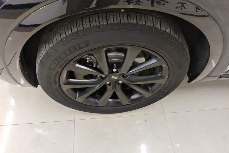 Used Li Auto ONE 2021 Extended-Range 6-Seater Version Left Front Wheel Hub