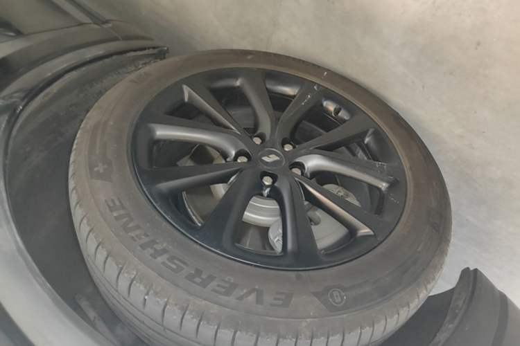 Used Li Auto ONE 2021 Extended-Range 6-Seater Version Left Front Wheel Hub