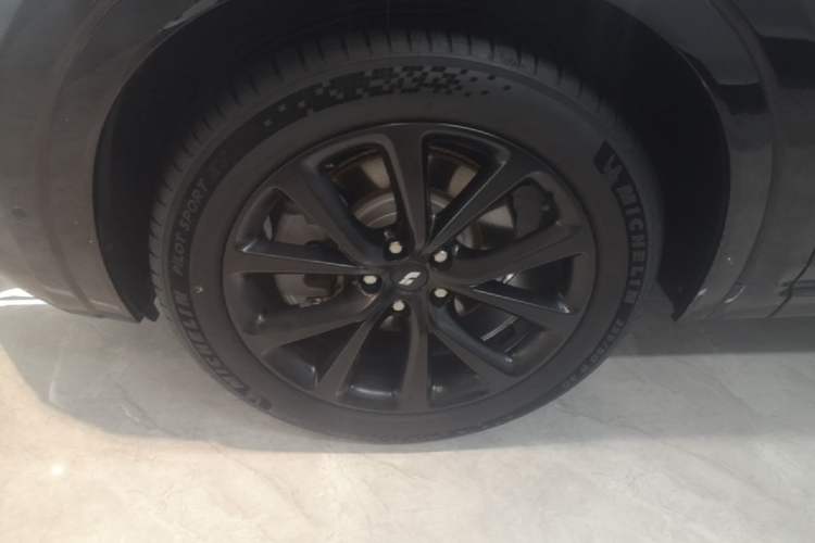 Used Li Auto ONE 2021 Extended-Range 6-Seater Version Left Front Wheel Hub