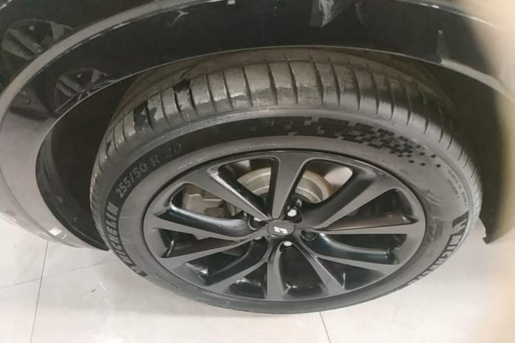 Used Li Auto ONE 2021 Extended-Range 6-Seater Version Left Front Wheel Hub