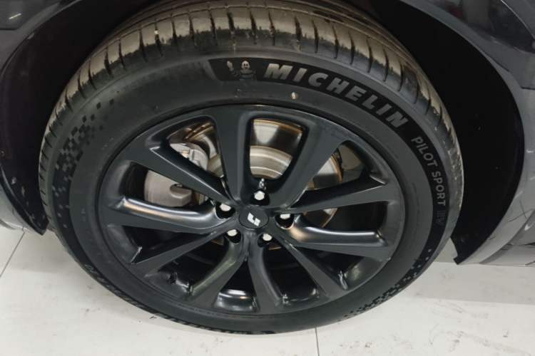 Used Li Auto ONE 2021 Extended-Range 6-Seater Version Left Front Wheel Hub