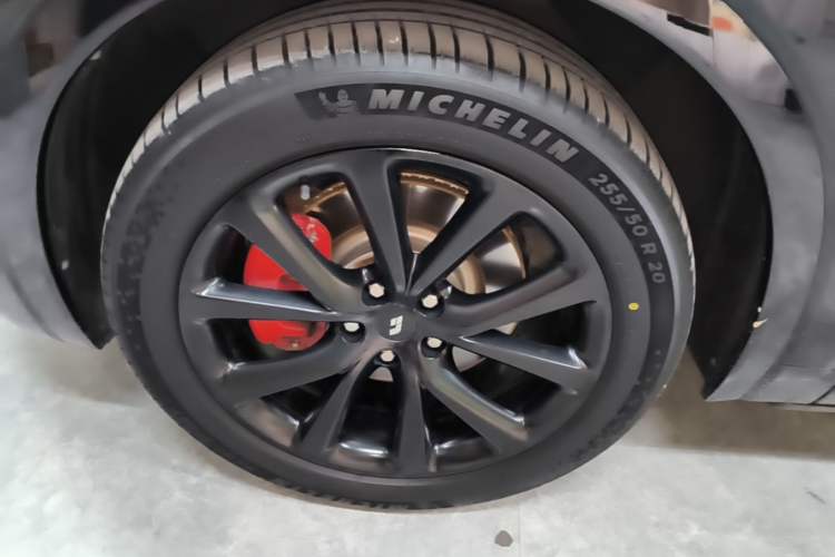 Used Li Auto ONE 2021 Extended-Range 6-Seater Version Left Front Wheel Hub