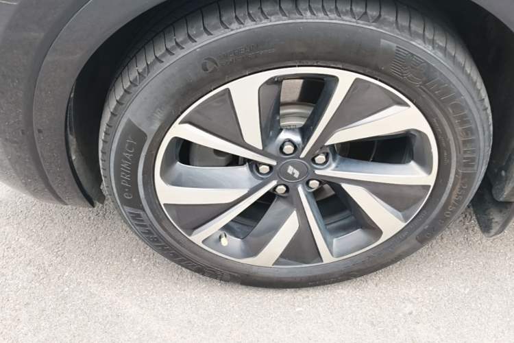 Used Li Auto ONE 2021 Extended-Range 6-Seater Version Left Front Wheel Hub