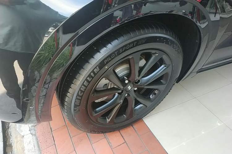 Used Li Auto ONE 2021 Extended-Range 6-Seater Version Left Front Wheel Hub