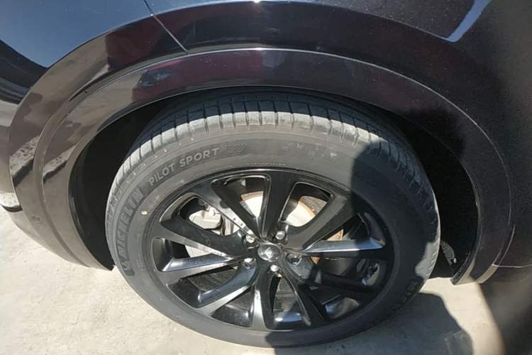 Used Li Auto ONE 2021 Extended-Range 6-Seater Version Left Front Wheel Hub