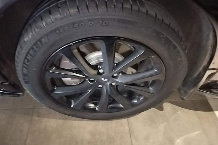 Used Li Auto ONE 2021 Extended-Range 6-Seater Version Left Front Wheel Hub