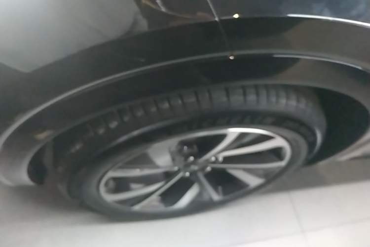 Used Li Auto ONE 2021 Extended-Range 6-Seater Version Left Front Wheel Hub