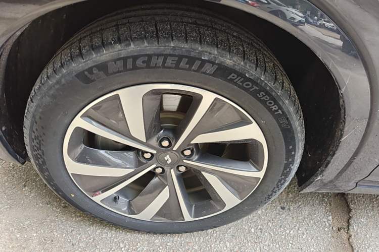 Used Li Auto ONE 2021 Extended-Range 6-Seater Version Left Front Wheel Hub