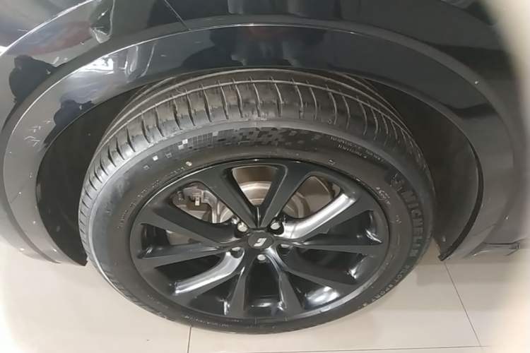 Used Li Auto ONE 2021 Extended-Range 6-Seater Version Left Front Wheel Hub