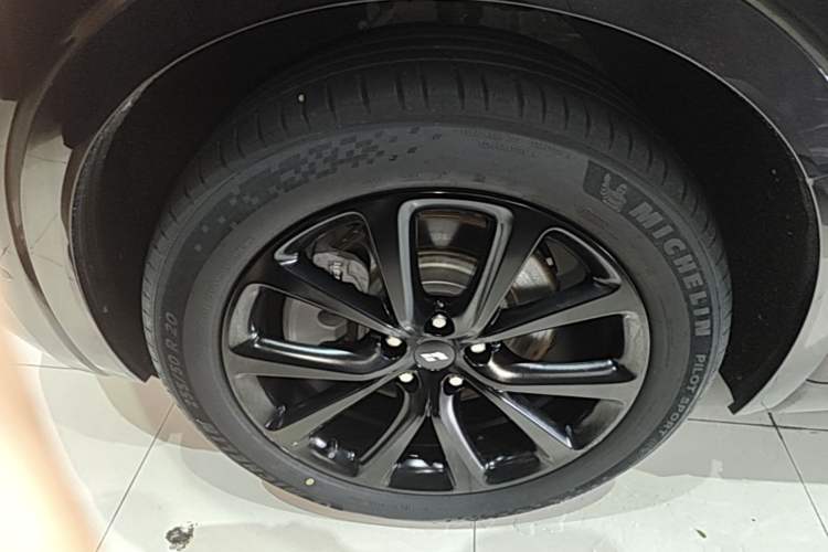 Used Li Auto ONE 2021 Extended-Range 6-Seater Version Left Front Wheel Hub