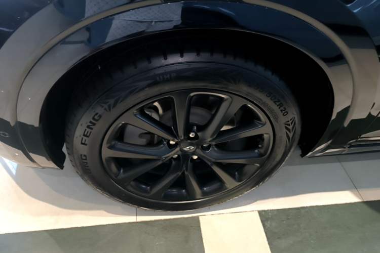 Used Li Auto ONE 2021 Extended-Range 6-Seater Version Left Front Wheel Hub