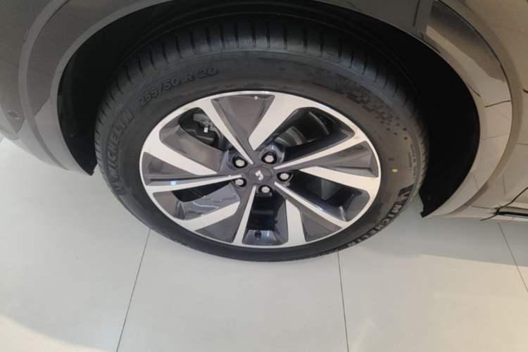 Used Li Auto ONE 2021 Extended-Range 6-Seater Version Left Front Wheel Hub