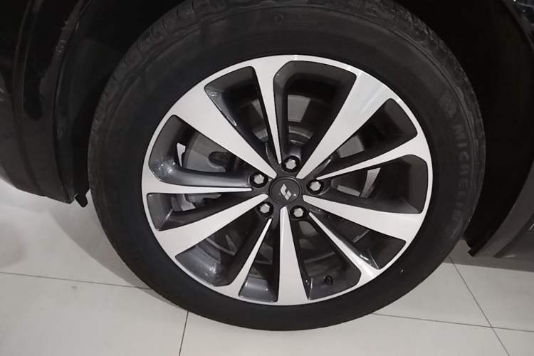Used Li Auto ONE 2021 Extended-Range 6-Seater Version Left Front Wheel Hub