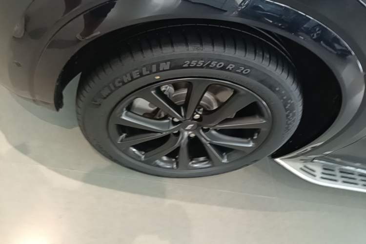 Used Li Auto ONE 2021 Extended-Range 6-Seater Version Left Front Wheel Hub