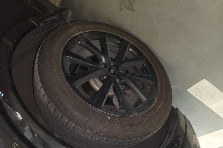 Used Li Auto ONE 2021 Extended-Range 6-Seater Version Left Front Wheel Hub