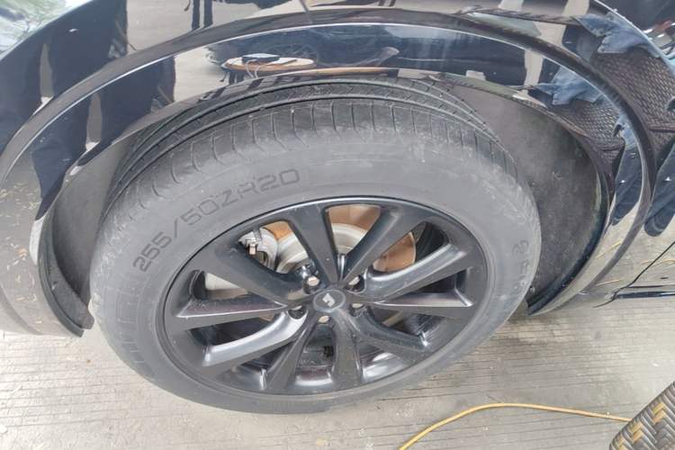 Used Li Auto ONE 2021 Extended-Range 6-Seater Version Left Front Wheel Hub