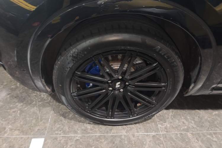 Used Li Auto ONE 2021 Extended-Range 6-Seater Version Left Front Wheel Hub
