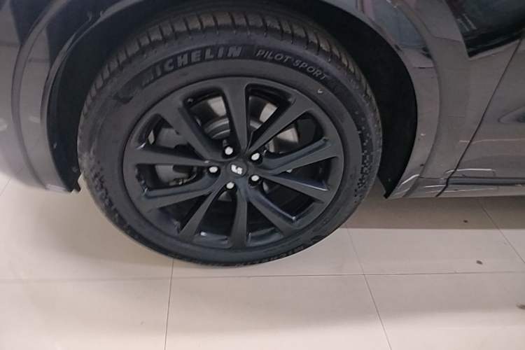Used Li Auto ONE 2021 Extended-Range 6-Seater Version Left Front Wheel Hub