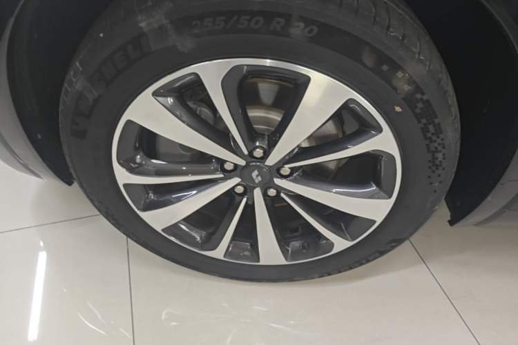 Used Li Auto ONE 2021 Extended-Range 6-Seater Version Left Front Wheel Hub